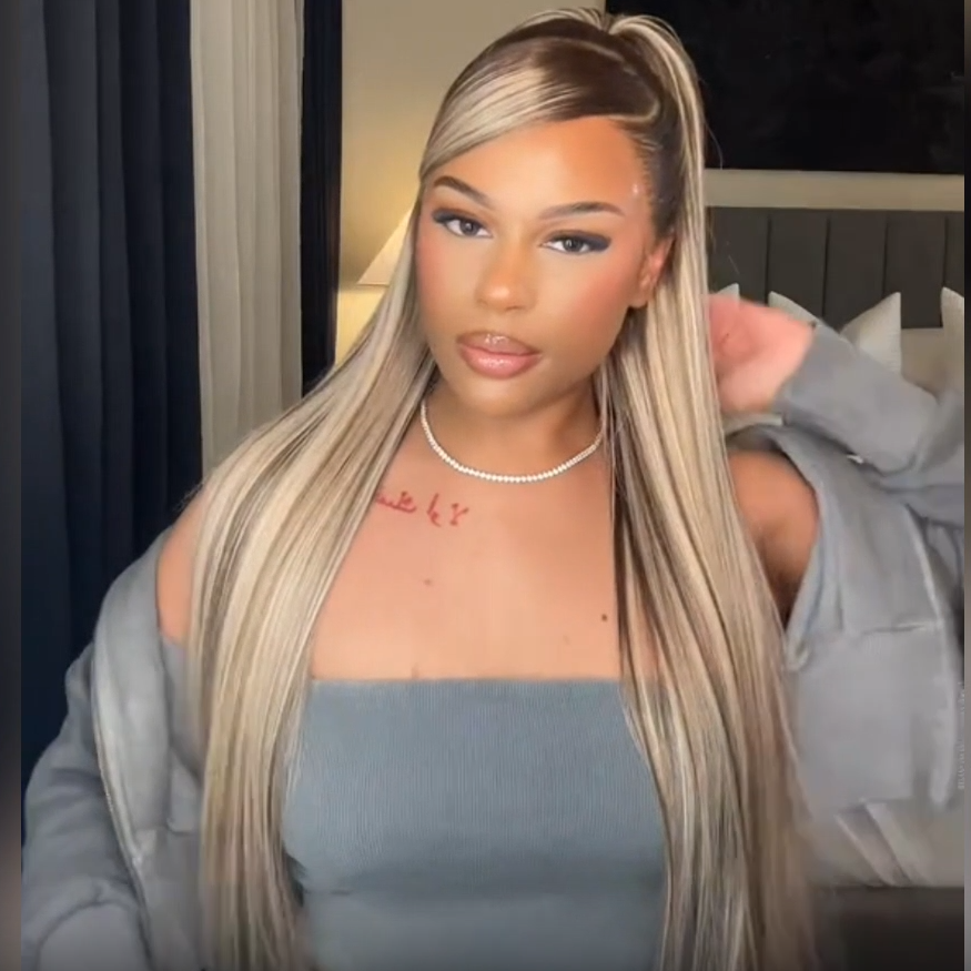 ash blonde highlight wig_model