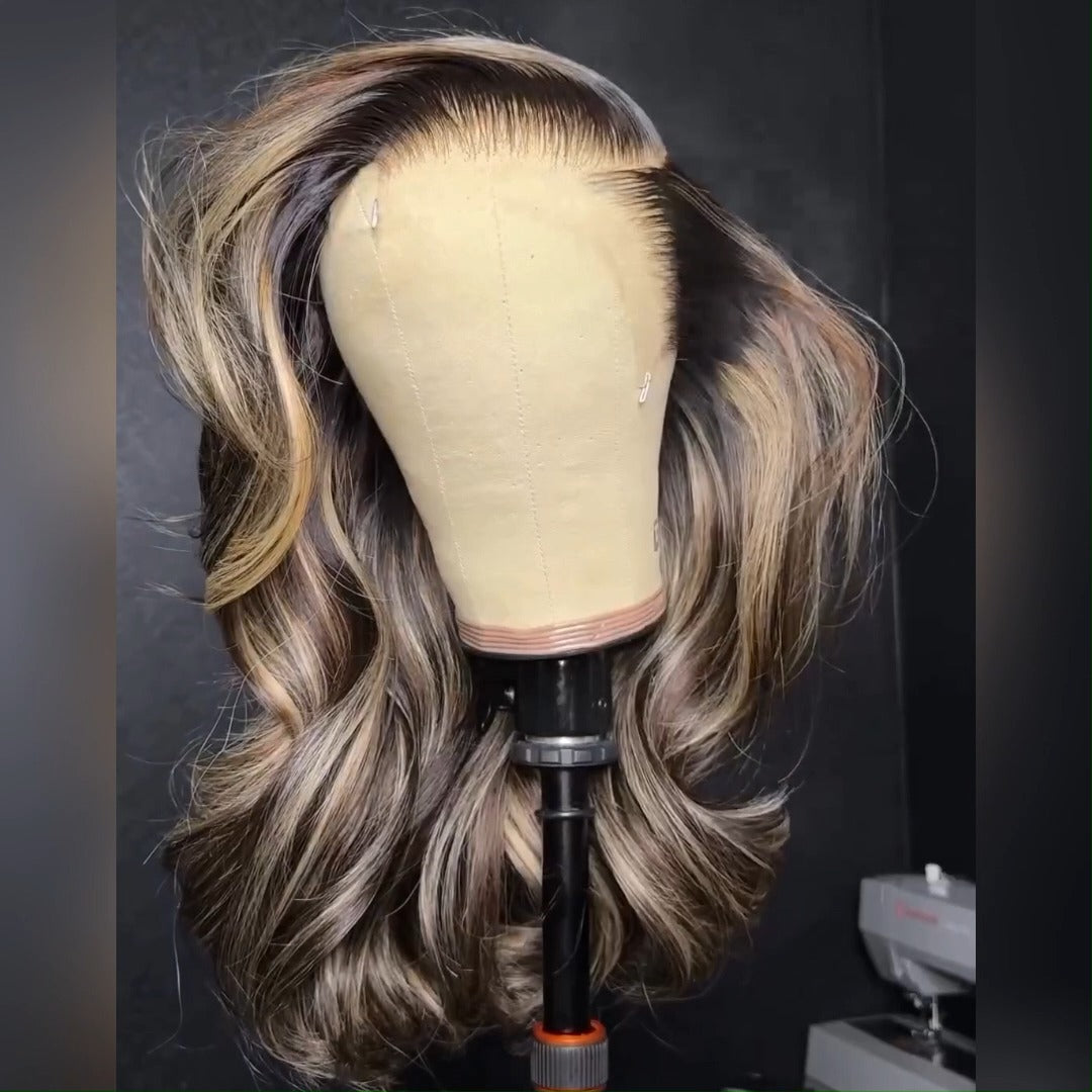 Blonde Highlights, klebefreie, kurze, gewellte Bob-Perücke aus Echthaar mit Spitzenfront – Geeta Hair 