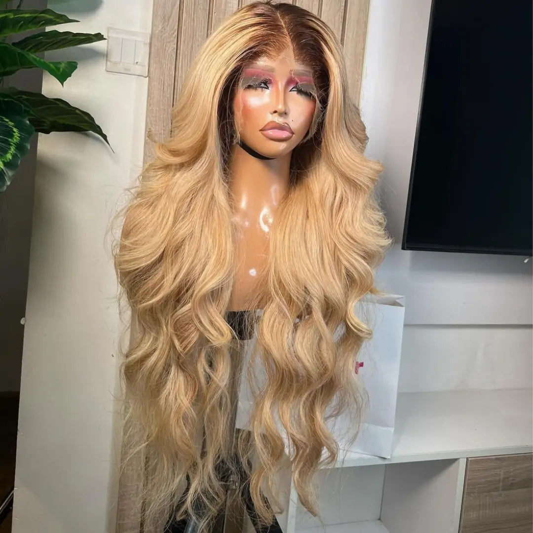 Perruques Body Wave blondes miel 13x4 HD transparentes en cheveux humains avec racines noires pré-épilées